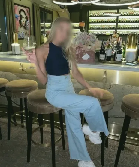 Rebecca, 34 anni